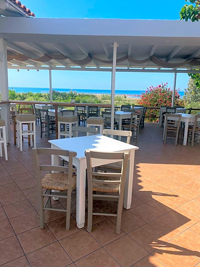 Artemis Hotel-MeRaki Restaurant