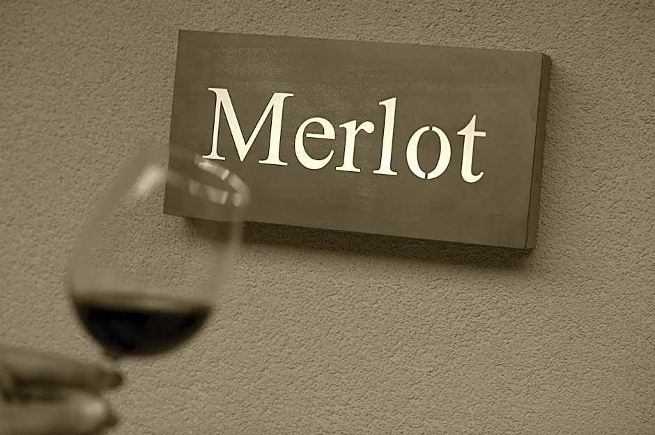 Haus Gregori Modern & Central Stay in Vineyard with Rooftop & Served Breakfast