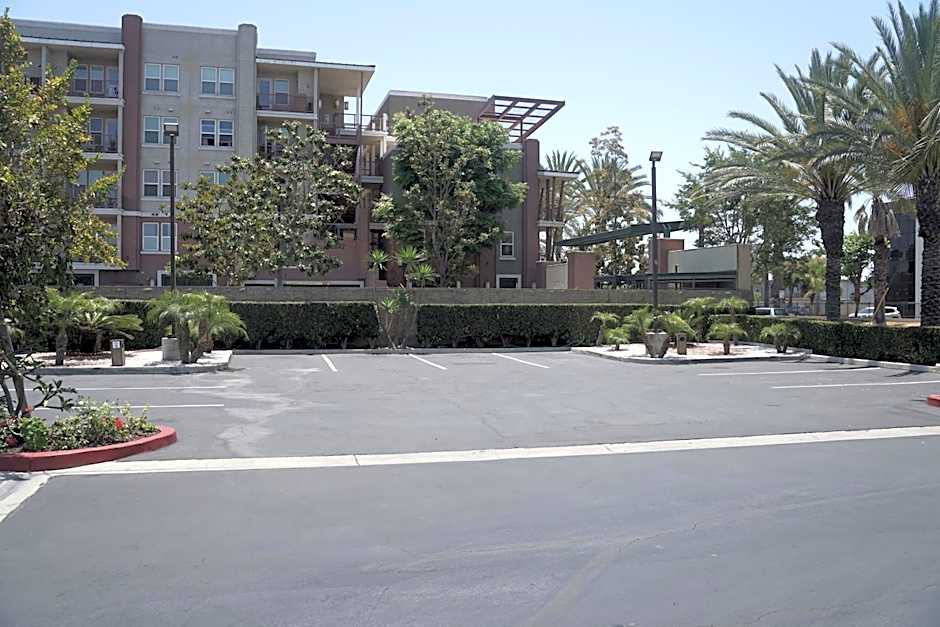 Harbor Inn & Suites