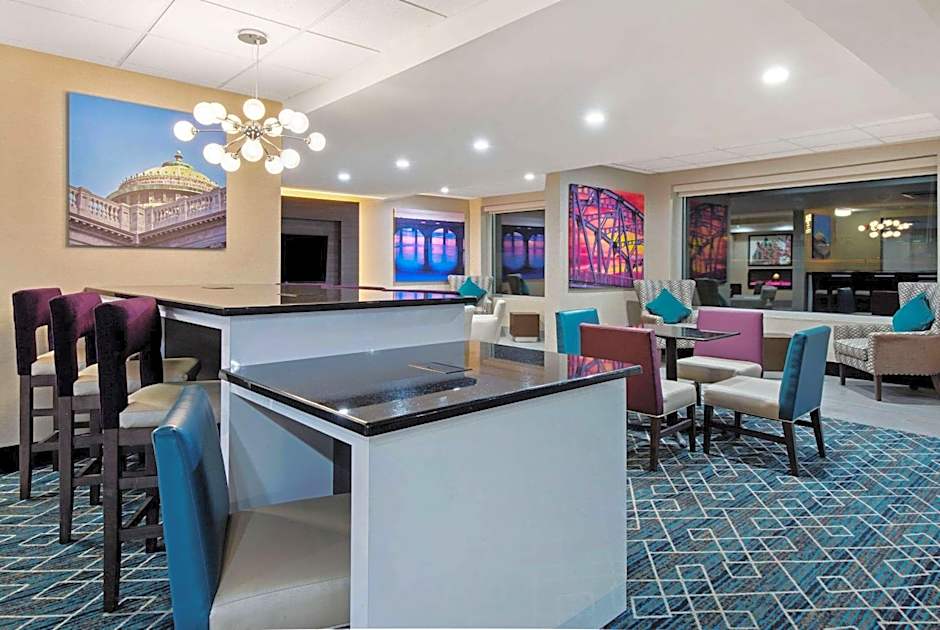 La Quinta Inn & Suites by Wyndham New Cumberland Harrisburg