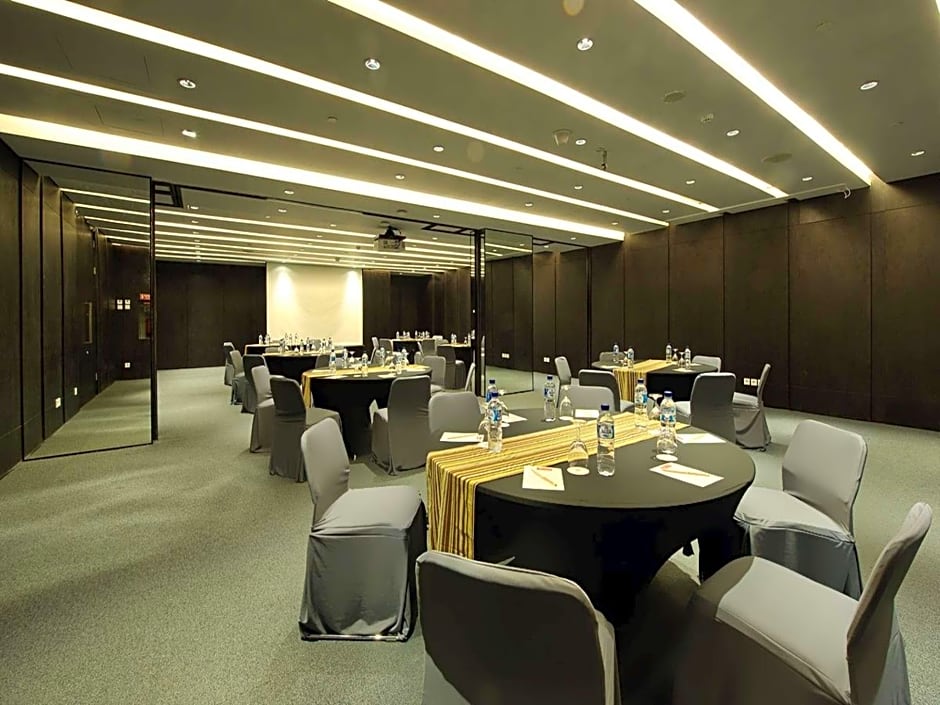 Ra Premiere Simatupang