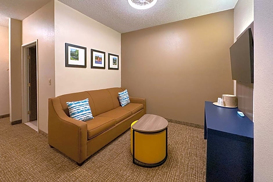 Comfort Inn & Suites Geneva- West Chicago