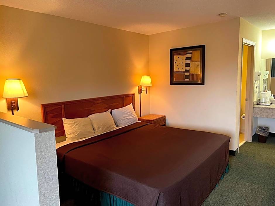 Travelers Inn & Suites