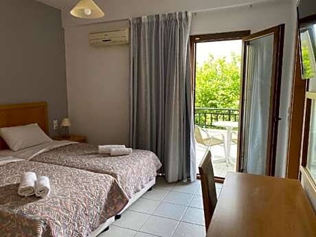 Deluxe Double or Twin Room with Garden View