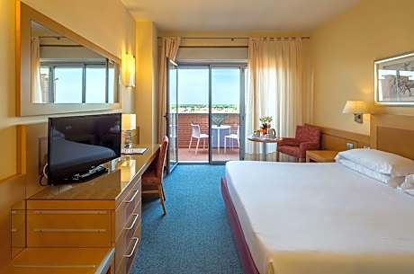 1 King Bed, Classic Room, Balcony