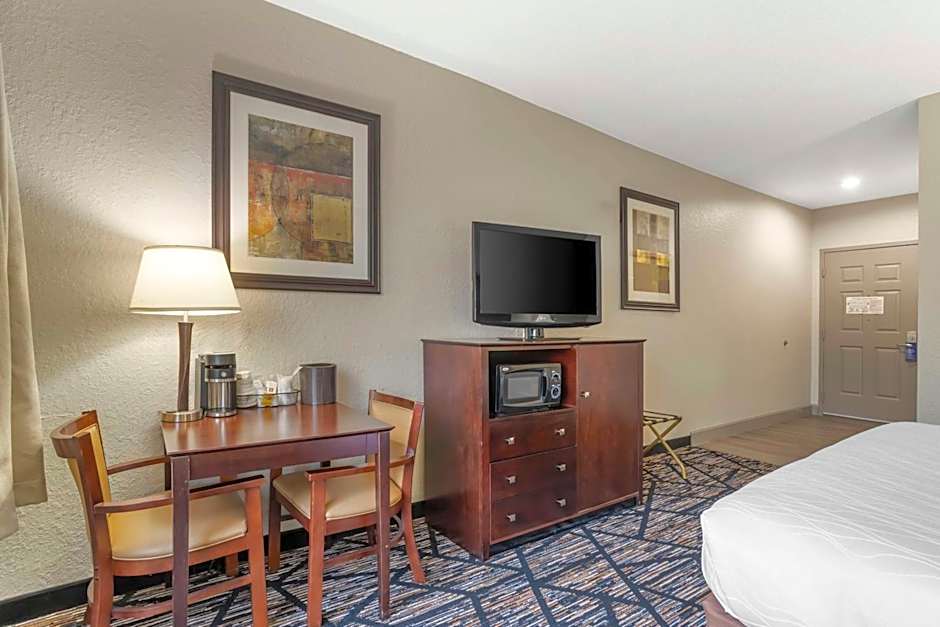 Best Western Plus Hobby Airport Inn & Suites