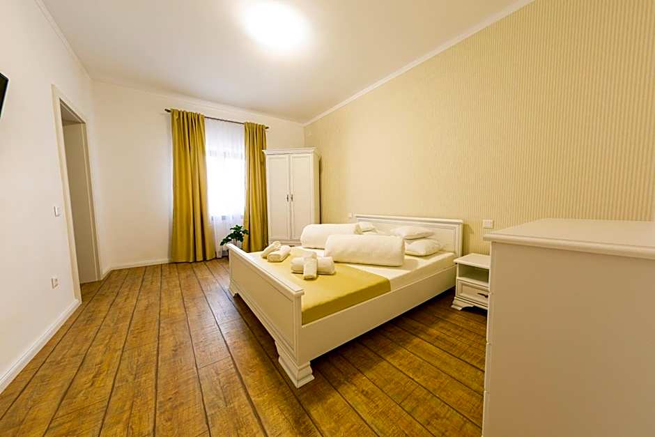 Casa cu Nuc
