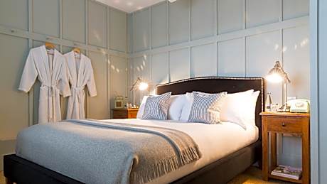 Double Room with  Bath  and Shower