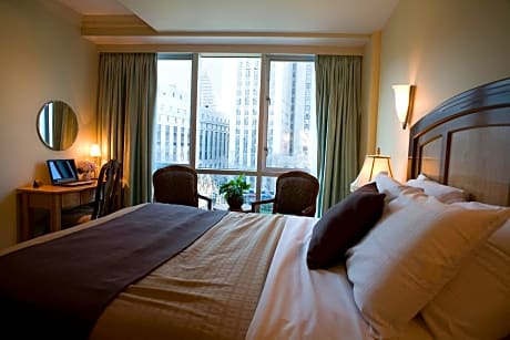 Deluxe King Room with City View