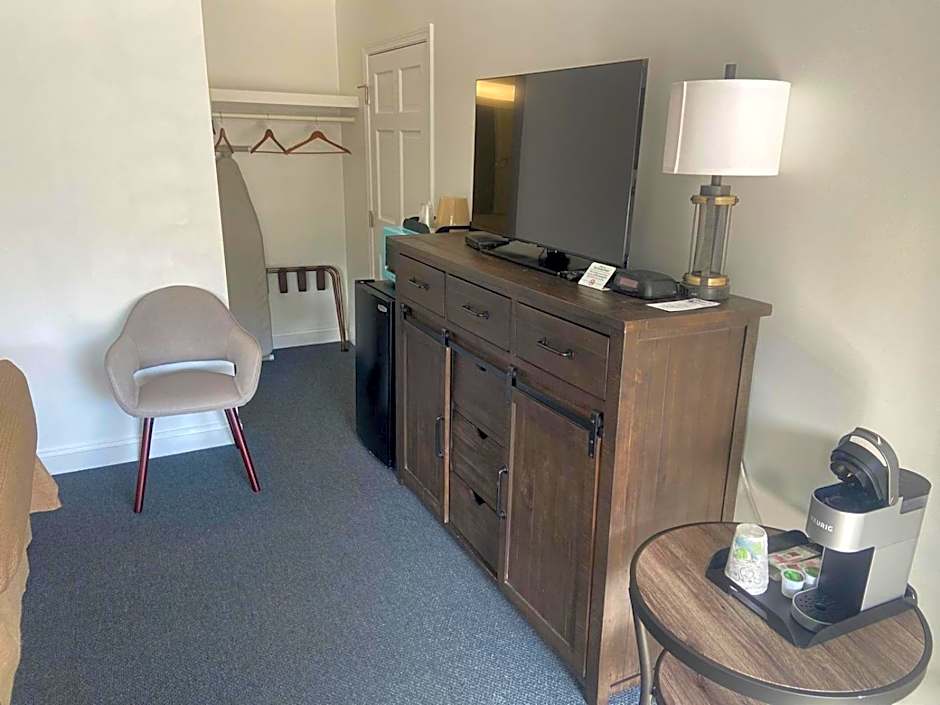 Flagship Inn