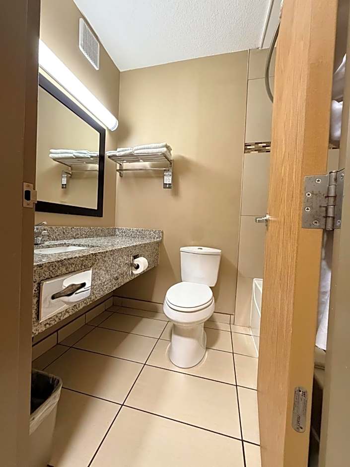 Super 8 by Wyndham Edmonton/West