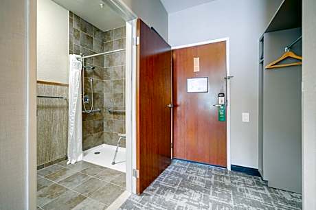 Queen Room with Two Queen Beds - Disability Access with Roll In Shower