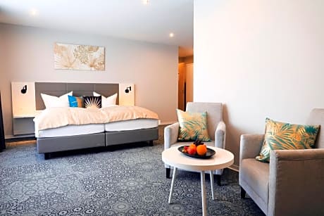 Deluxe Room with Direct Spa Access