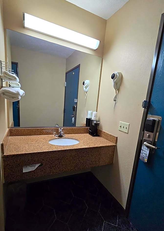 Super 8 by Wyndham O'Fallon MO/St. Louis Area