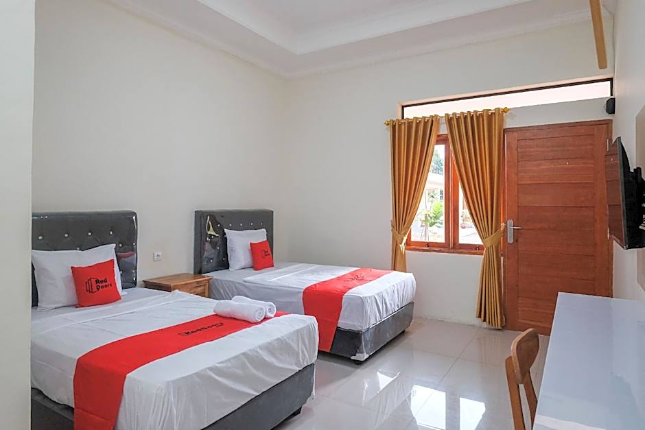 RedDoorz Plus Syariah @ Hotel Indonesia Kajen