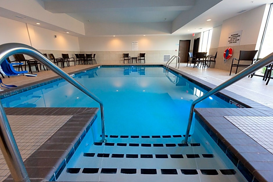 Holiday Inn Express And Suites Kingfisher By IHG