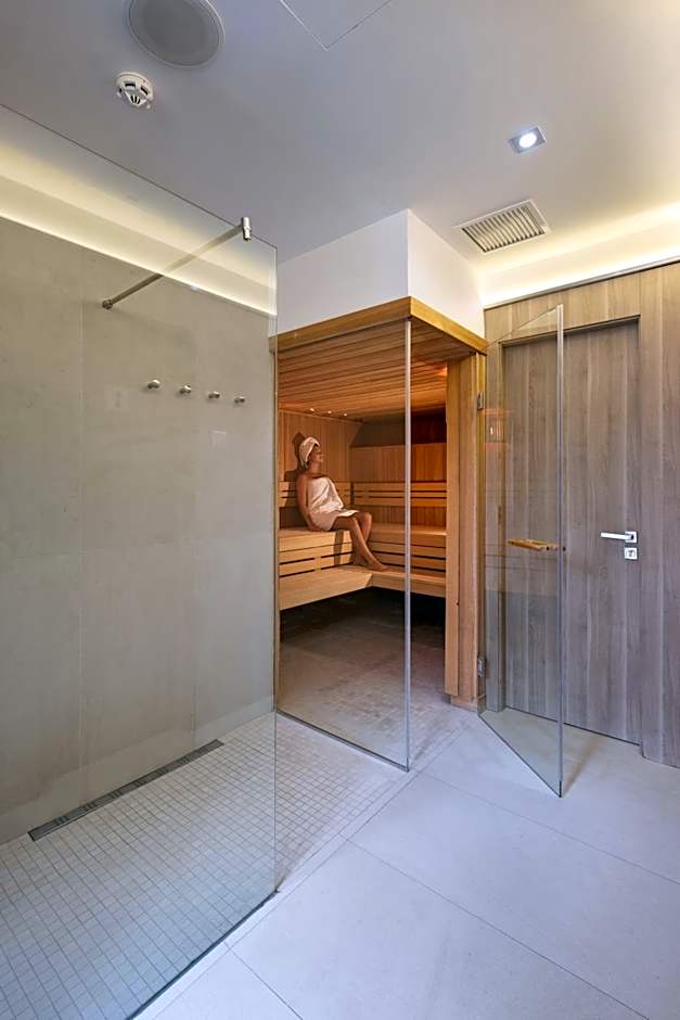 Kyrat Amarac - Adults Only