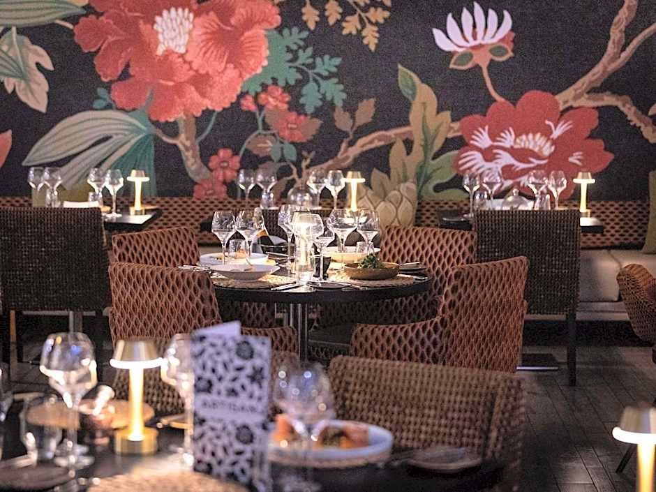 Novotel London West