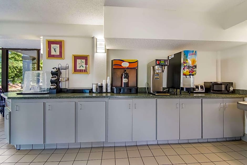 Econo Lodge South Garner