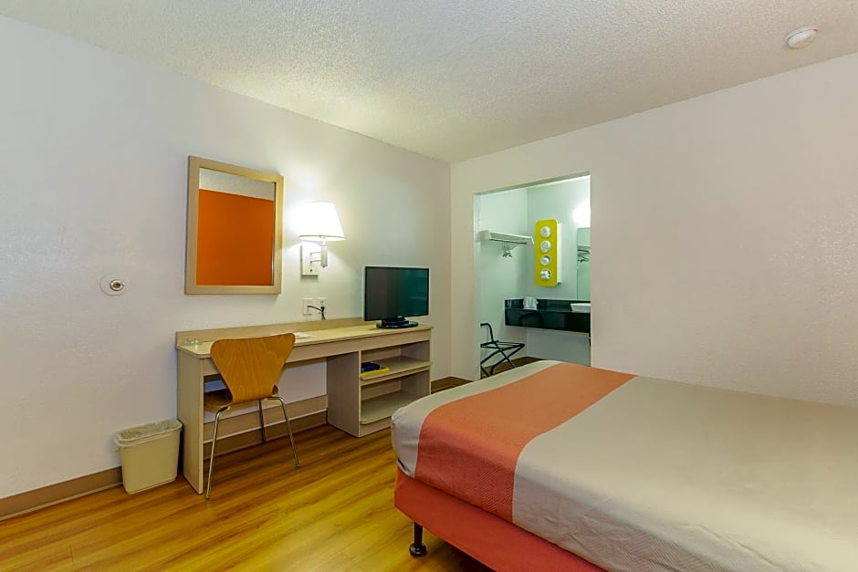 Motel 6 Hayward, CA- Silicon Valley Gateway