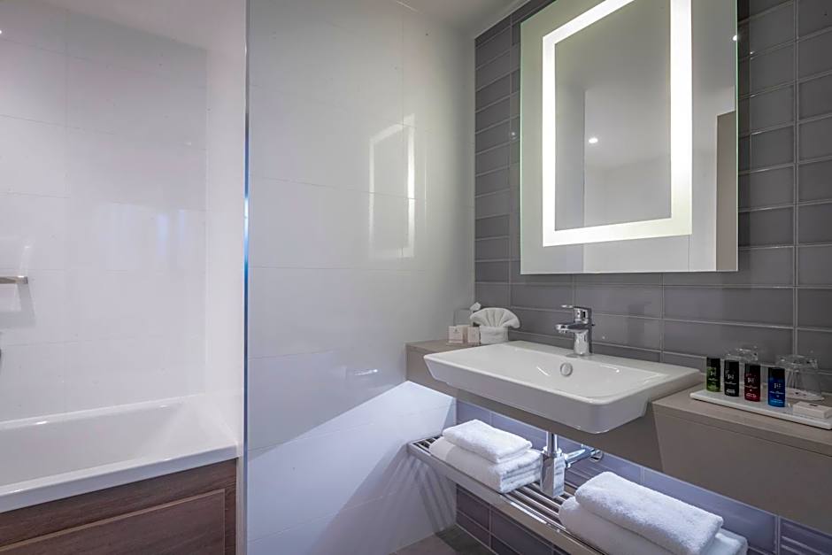 Clayton Hotel Dublin Airport