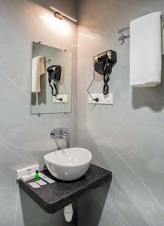 Hotel Sugandh Retreat