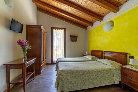 Deluxe 2 Beds