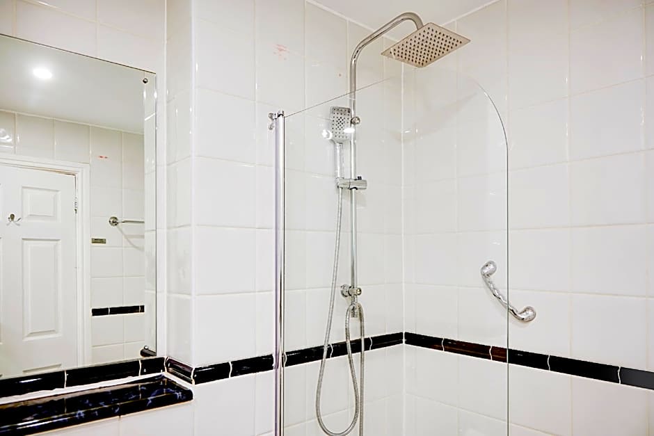 Warwickshire Park Hotel Kenilworth by Belvilla