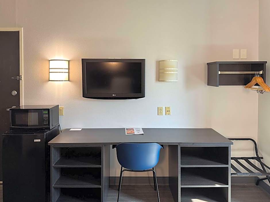 Motel 6-Joliet, IL - Chicago - I-55