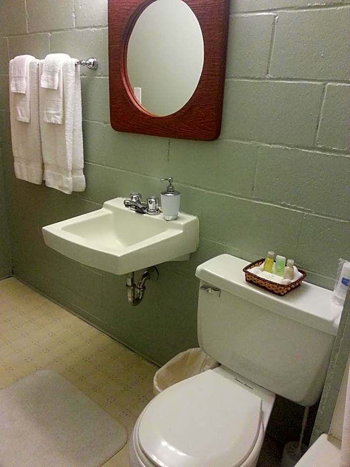 Maple Leaf Motel Emerson