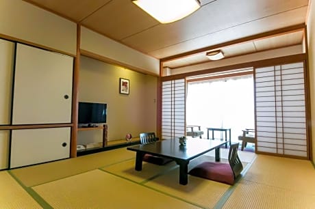 Japanese-Style Twin Room with Sea View