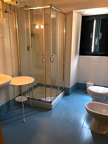 Quadruple Room with Private Bathroom