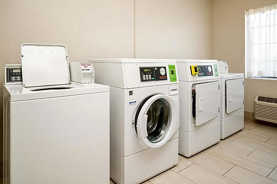 Holiday Inn Express Hotel & Suites Hesperia By IHG