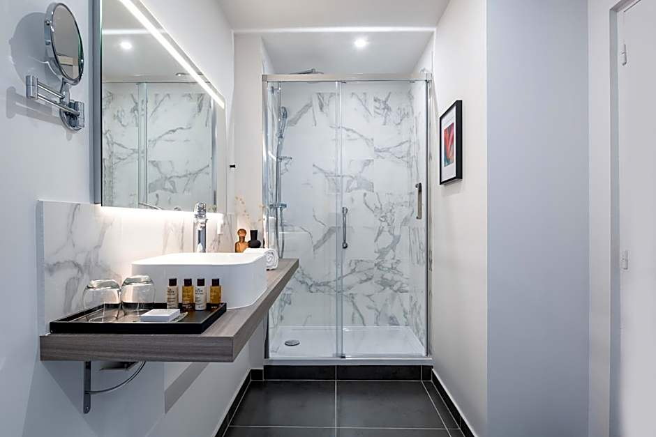 Hotel Camille Paris, Tapestry Collection by Hilton