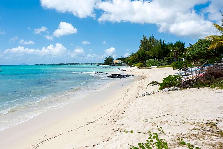 Kisana Residence - Studio with spacious balcony shared pool garden