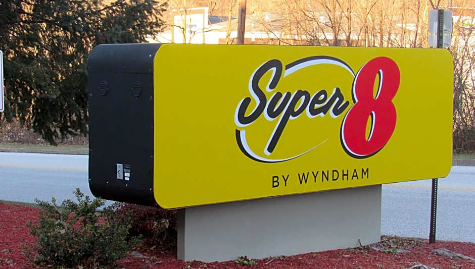 Super 8 by Wyndham New Cumberland