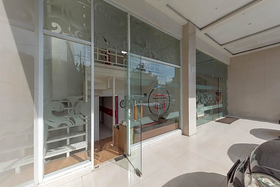 Kiara Cozy Kircon Hostel By RedDoorz – Bandung, KY