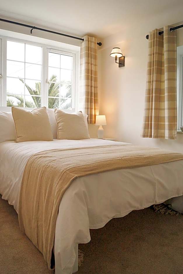 Lemon Tree Rooms - Newly Refurbished Coastal Stay