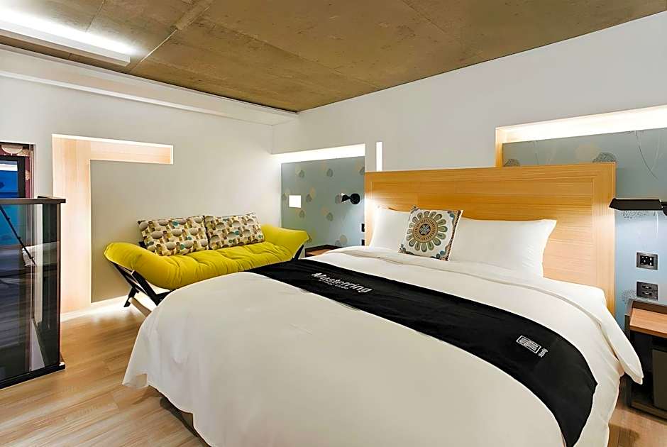 CHECK inn Express Taichung Yizhong