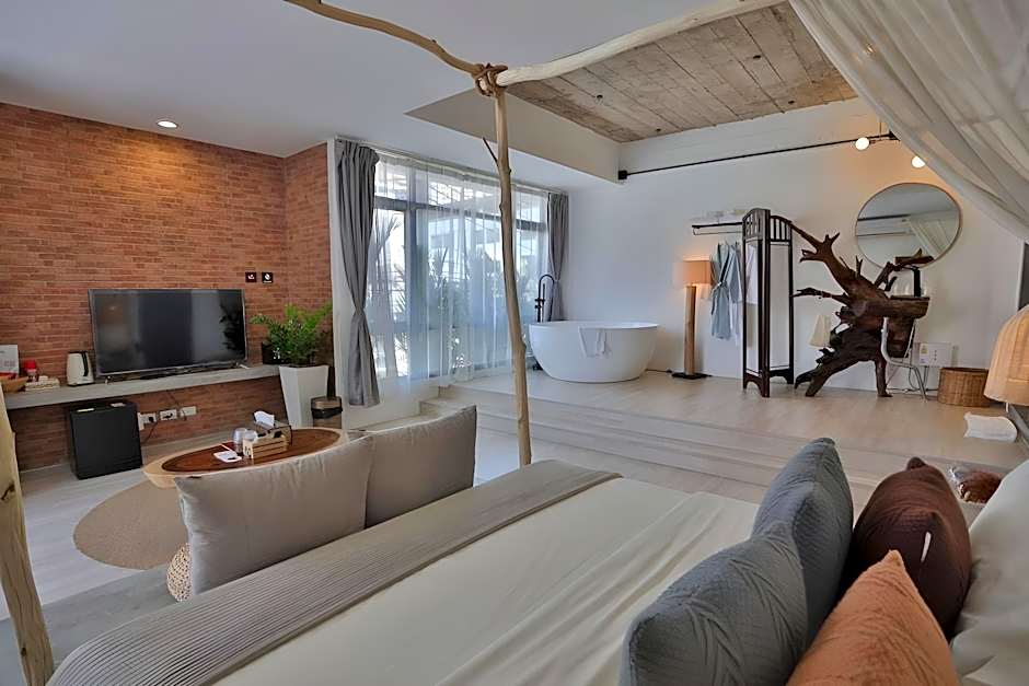 YOLO Bangkok Boutique Hotel