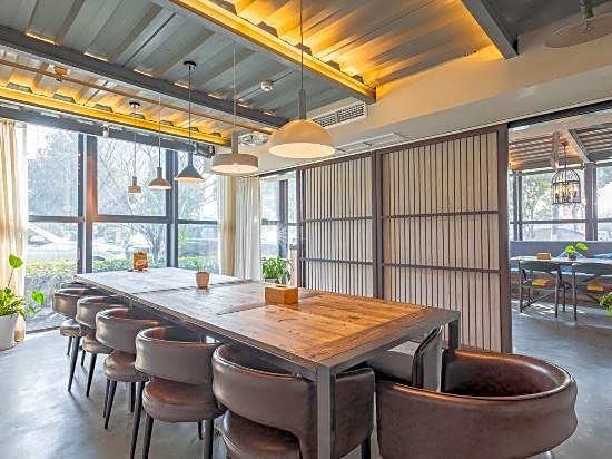 Qingteng Yisu Hotel (Beilun Yintai Chengzhonghe Road Subway Station Store)