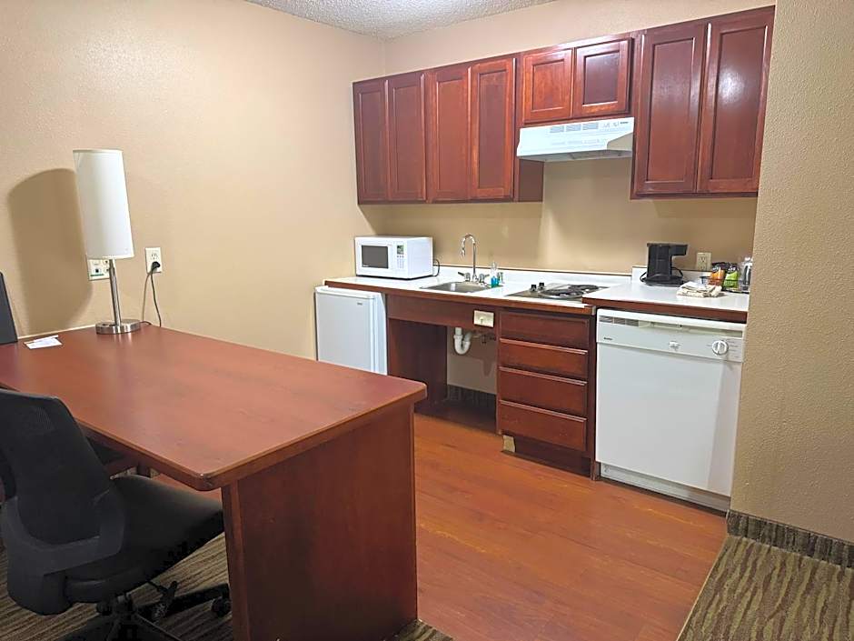 GrandStay Residential Suites Hotel - Eau Claire