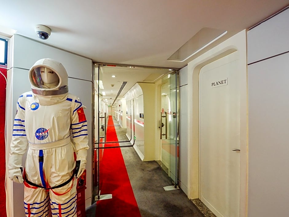 Planet Hotel