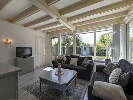 Welcoming bungalow with garden