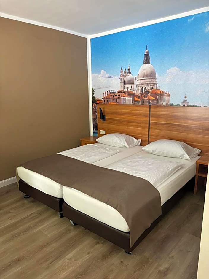 Photo 1 of 4 of Double Room