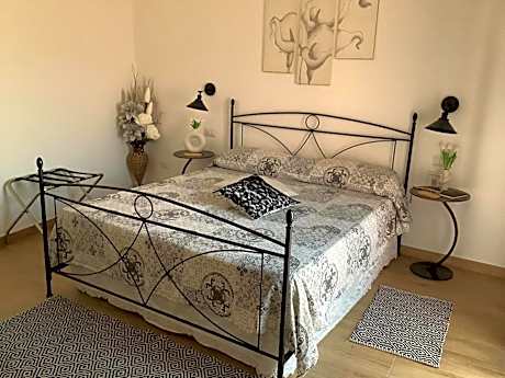 Deluxe Room (2 Adults + 1 Child)