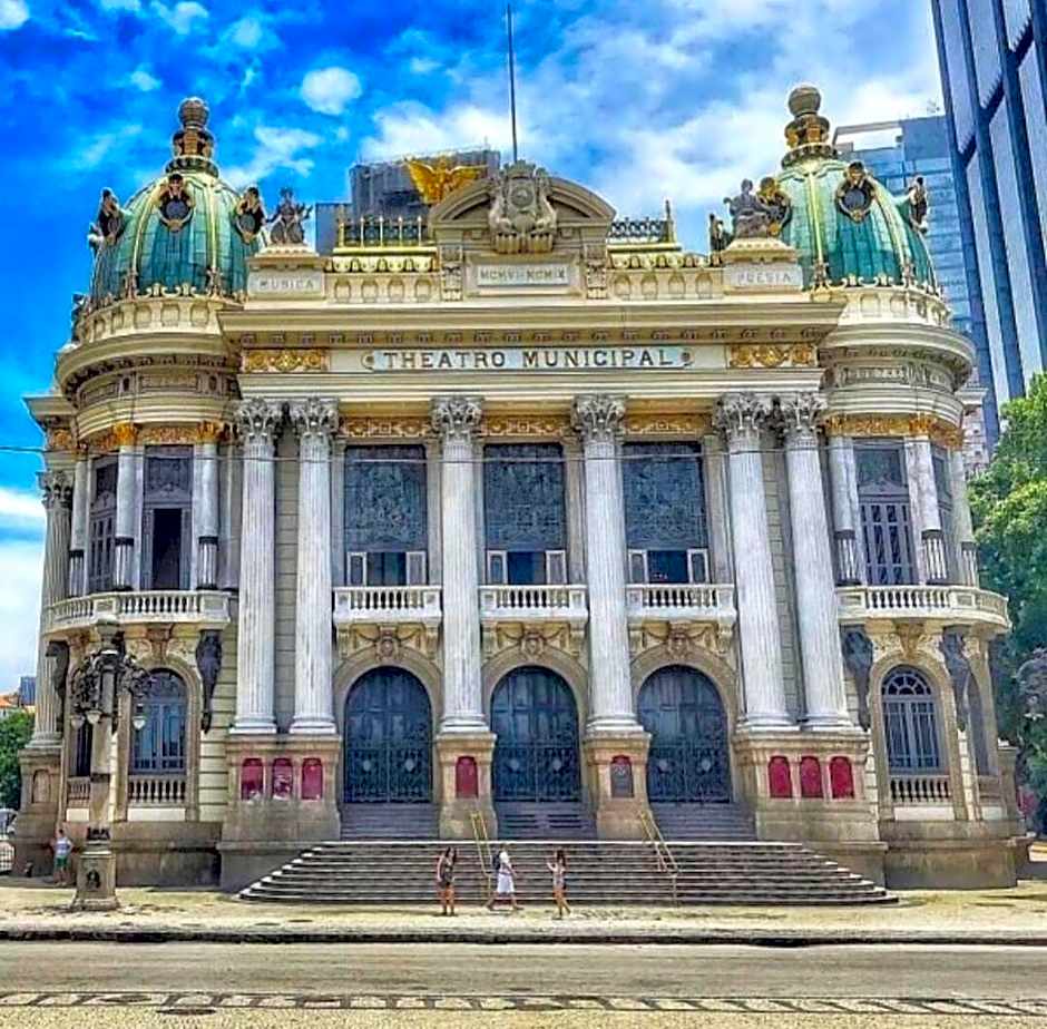 Apto moderno com varanda, piscina e academia