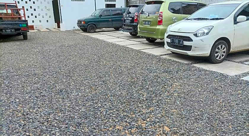 RedDoorz near Stasiun Batang