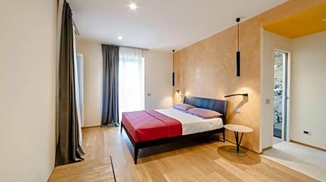 Apartment with Pool View