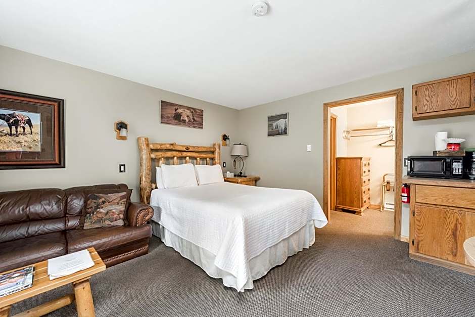 4 Seasons Inn on Fall River